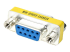 StarTech.com Changeur de genre DB9 - Angle droit