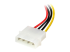 StarTech.com Adaptateur de câble d’alimentation LP4 vers SATA à angle gauche 4 broches - Gros plan